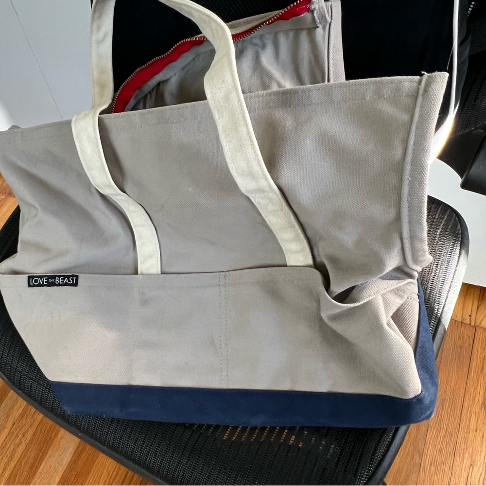 love and beast navy and gray dog carrier. ❍ Large 17"L x 8"W x 15"H — 15–30 lbs
